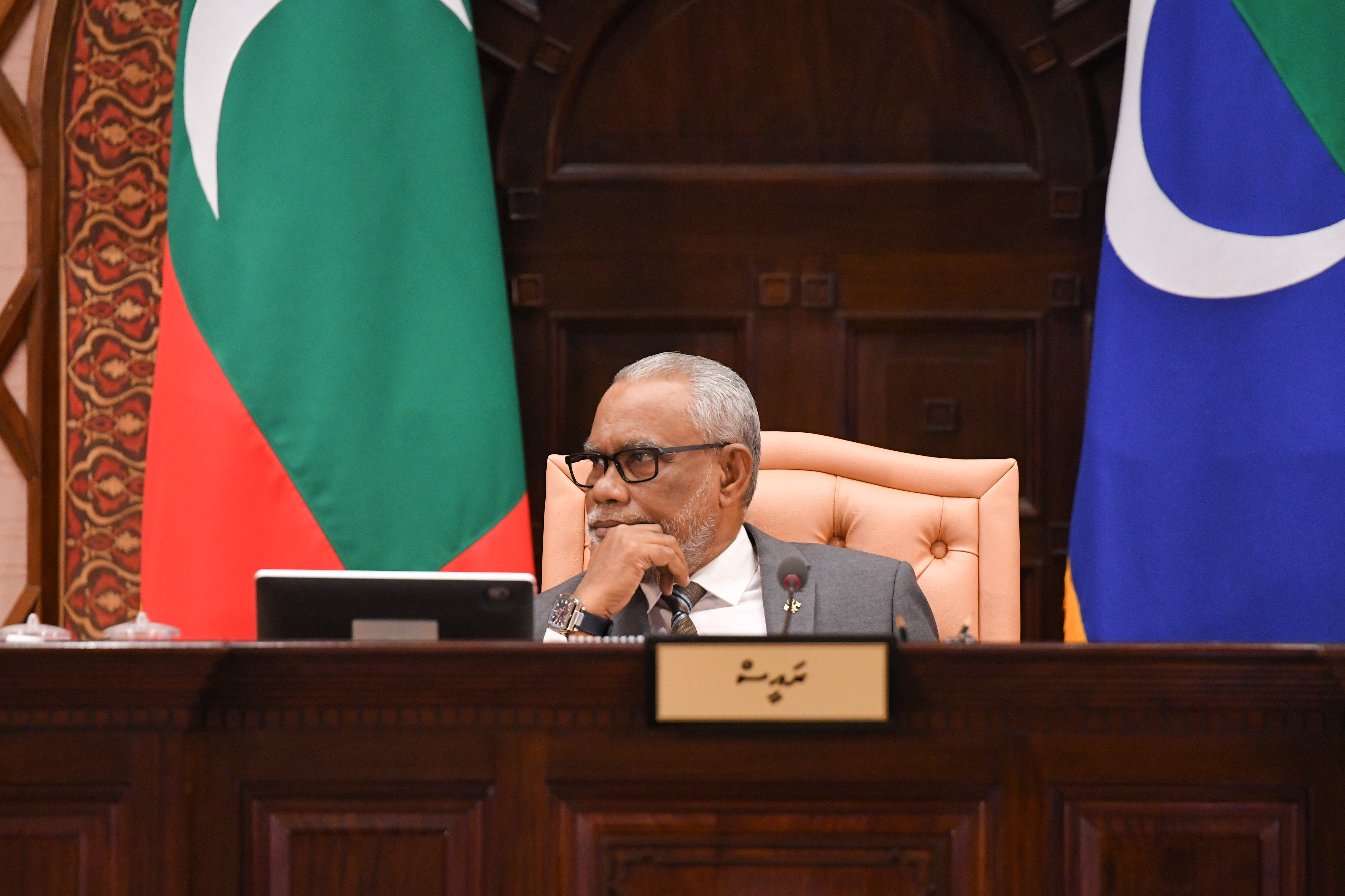 ސްޕްރީމް ކޯޓުގެ ބެންޗް ކުޑަކުރަން އައްމައްޗަށް ނަގައިގެން ވޯޓަށް އަހަން ނިންމައިފި
